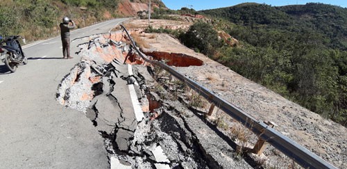 Đường 543 tỉ đồng vừa hết hạn bảo hành thì... hỏng