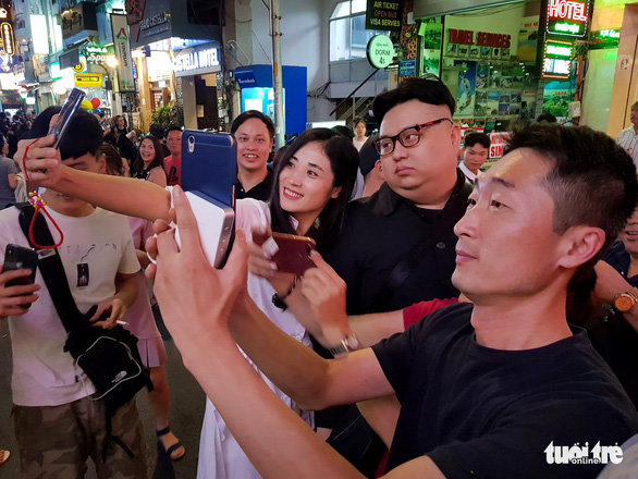 Thêm một Kim Jong Un giả xuất hiện ở Sài Gòn