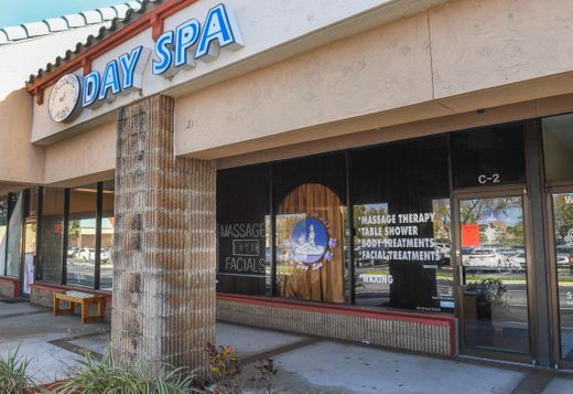 Đại gia Mỹ đổ xô đến các quán mát xa trụy lạc ở Florida