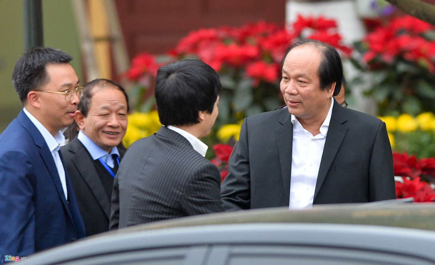 Bộ trưởng Mai Tiến Dũng cùng xe bọc thép tới ga Đồng Đăng