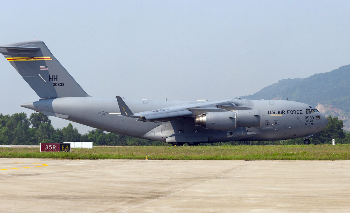 Hàng loạt máy bay tiền trạm của ông Trump đáp xuống Đà Nẵng