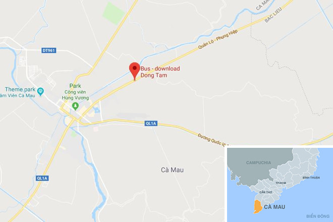 Phụ xe ôm vô lăng, húc ôtô vào phòng vé gây chết người