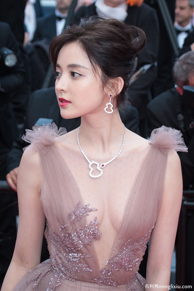 Dung nhan của thần tiên tỷ tỷ tộc người đẹp nhất Trung Á