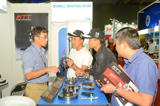 Chi gần 2 tỷ USD nhập khẩu, thị trường ôtô hứa hẹn khởi sắc - 1 Chi gần 2 tỷ USD nhập khẩu, thị trường ôtô hứa hẹn khởi sắc - 1