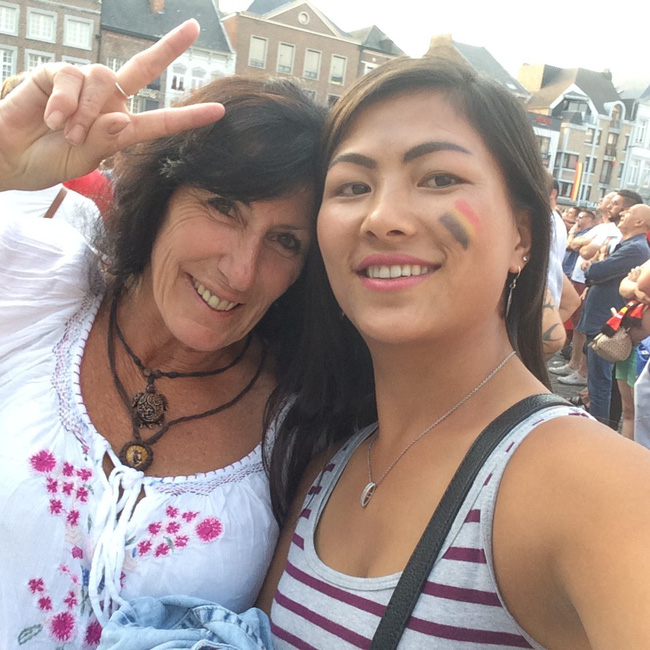 Cuộc sống mới của cô bé HMông nói tiếng Anh như gió gây bão MXH 14 năm về trước: Lấy chồng Bỉ, hai con đẹp như thiên thần