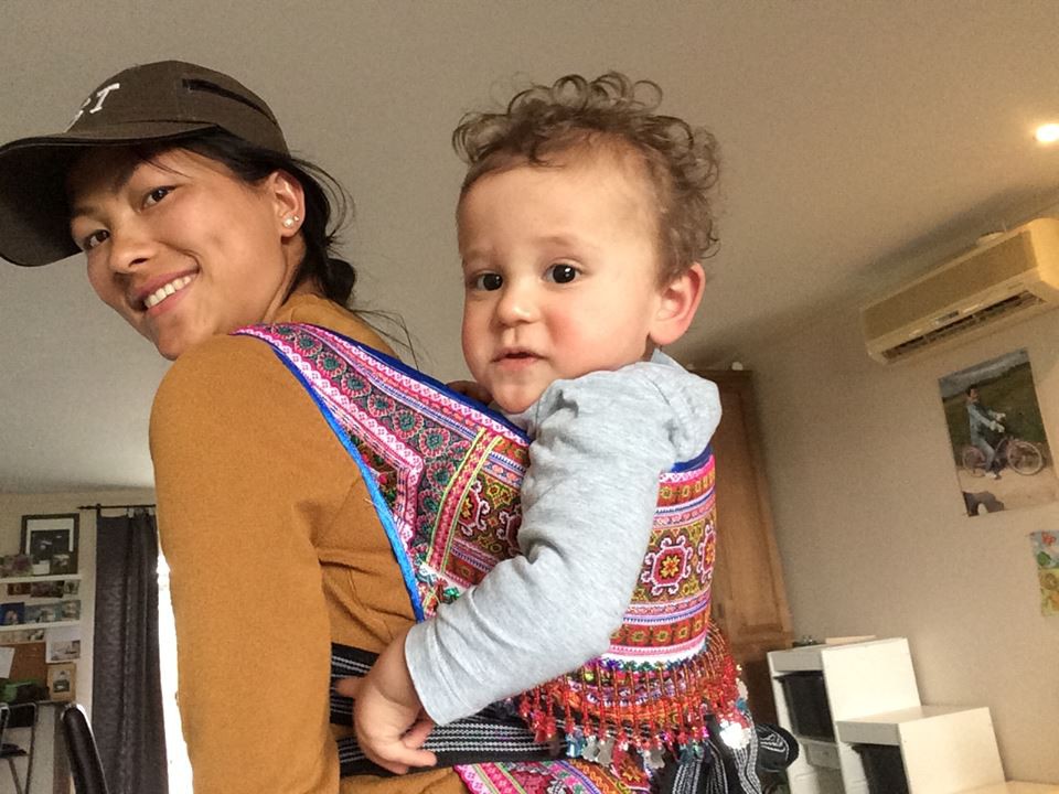 Cuộc sống mới của cô bé HMông nói tiếng Anh như gió gây bão MXH 14 năm về trước: Lấy chồng Bỉ, hai con đẹp như thiên thần