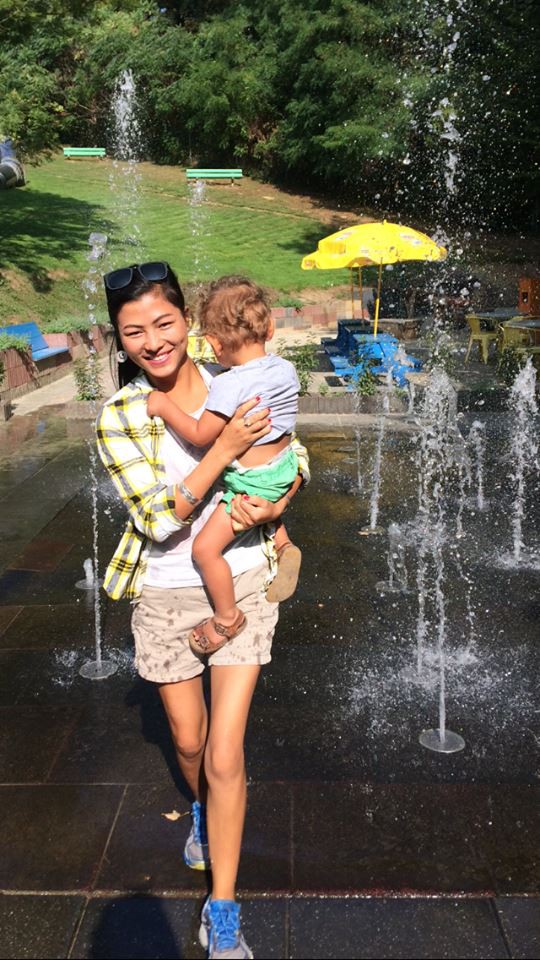 Cuộc sống mới của cô bé HMông nói tiếng Anh như gió gây bão MXH 14 năm về trước: Lấy chồng Bỉ, hai con đẹp như thiên thần