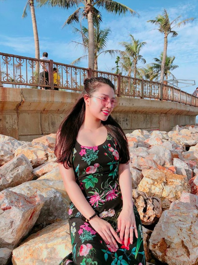 Bạn gái Tư Dũng bị ném đá vì đăng clip quay phim Hai Phượng lên mạng