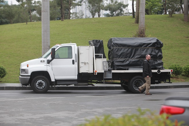 Chó nghiệp vụ Mỹ rà mọi ngóc ngách quanh khách sạn Marriott