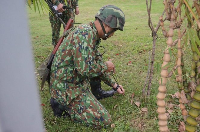 Chó nghiệp vụ Mỹ rà mọi ngóc ngách quanh khách sạn Marriott