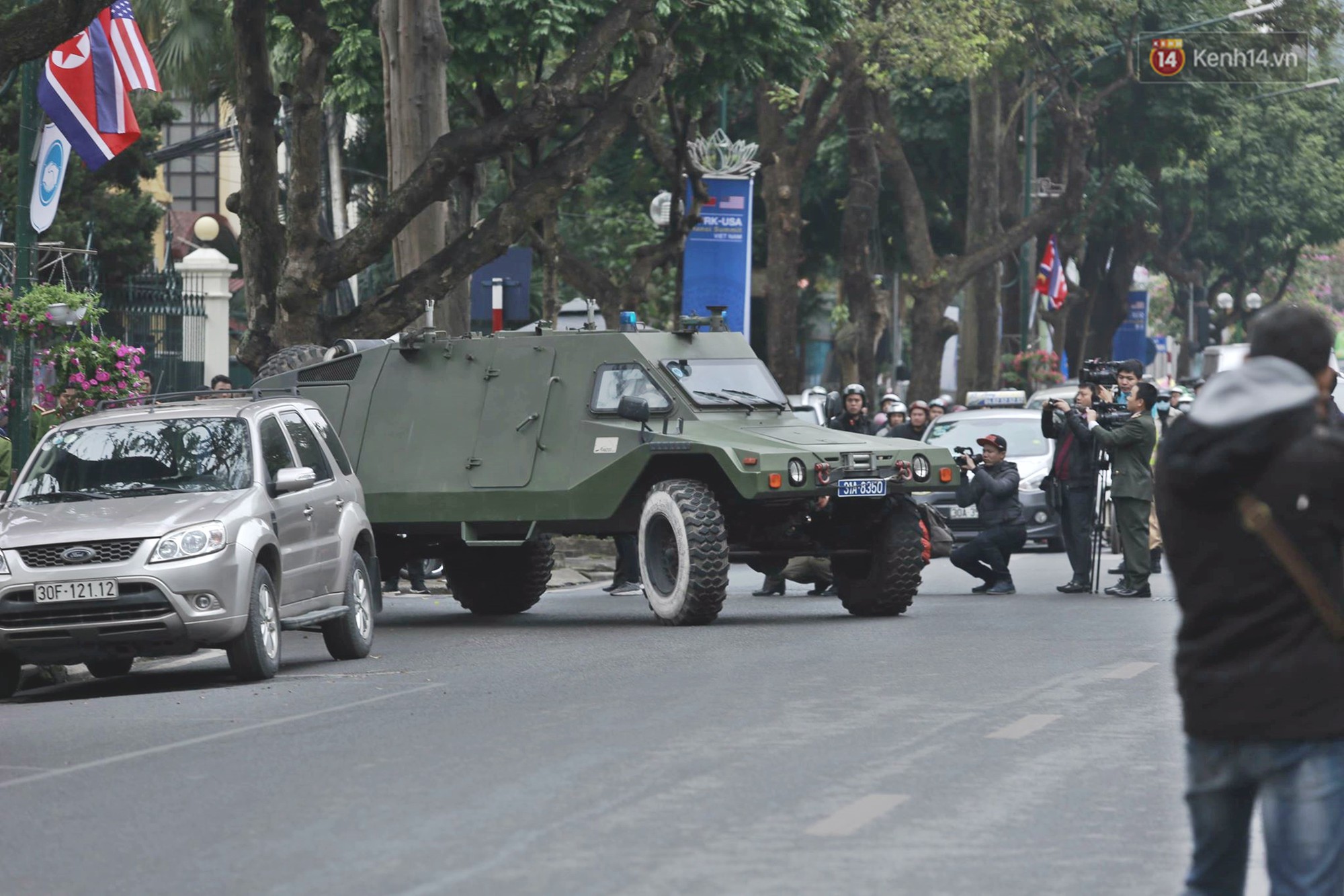 Công an Hà Nội diễu hành trên nhiều tuyến phố, triển khai xe bọc thép tăng cường an ninh trước thềm hội nghị thượng đỉnh Mỹ - Triều