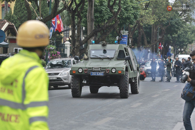 Công an Hà Nội diễu hành trên nhiều tuyến phố, triển khai xe bọc thép tăng cường an ninh trước thềm hội nghị thượng đỉnh Mỹ - Triều