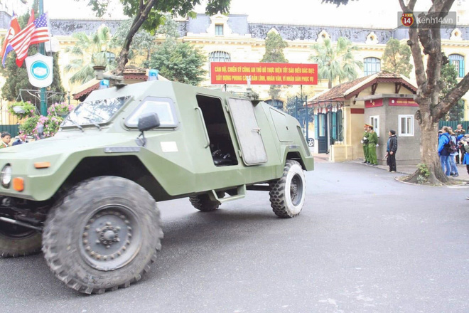 Công an Hà Nội diễu hành trên nhiều tuyến phố, triển khai xe bọc thép tăng cường an ninh trước thềm hội nghị thượng đỉnh Mỹ - Triều