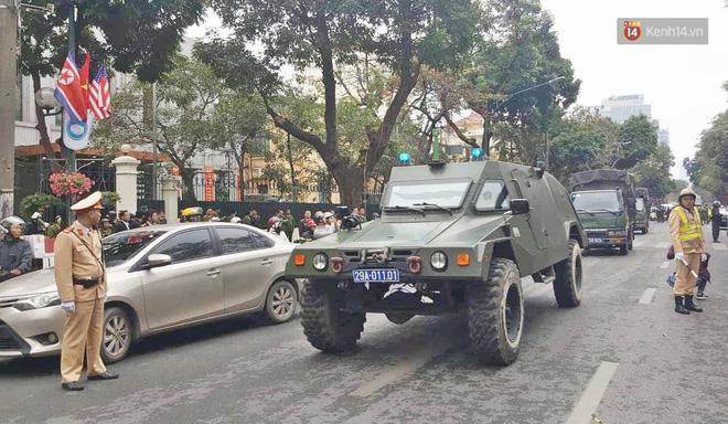 Công an Hà Nội diễu hành trên nhiều tuyến phố, triển khai xe bọc thép tăng cường an ninh trước thềm hội nghị thượng đỉnh Mỹ - Triều