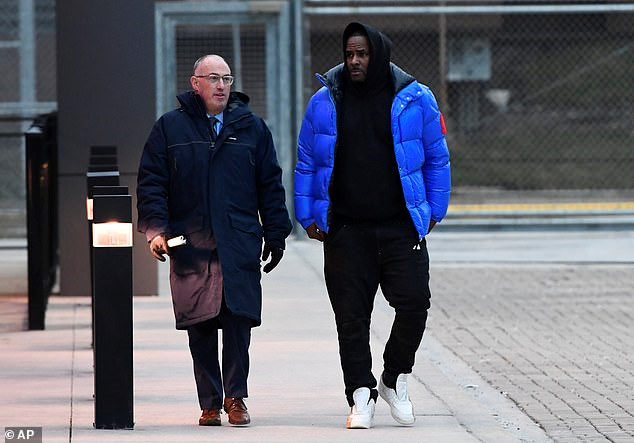 R. Kelly chi 100 nghìn USD để tại ngoại sau bê bối tấn công tình dục