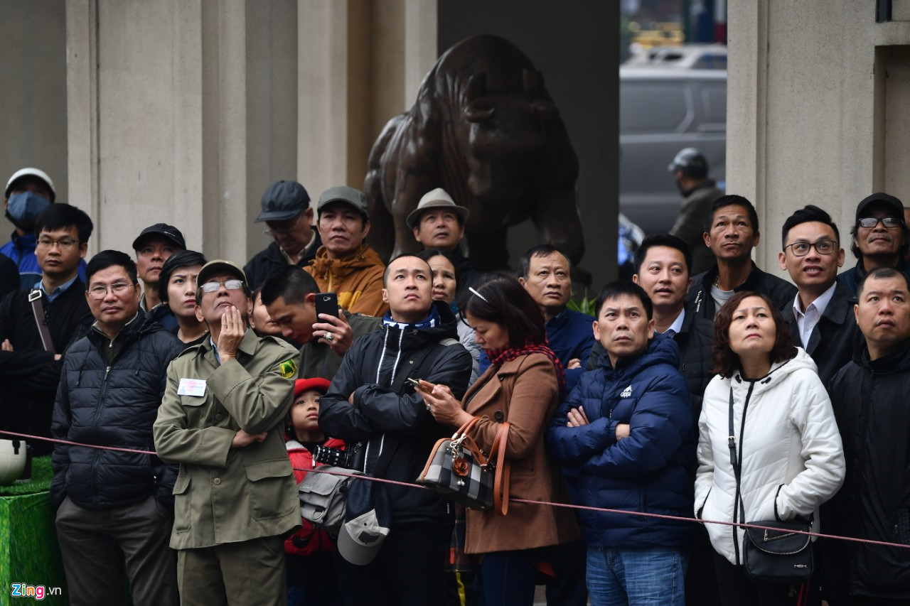 Video ảnh: Người dân chào đón ông Kim Jong Un trên các tuyến phố Hà Nội