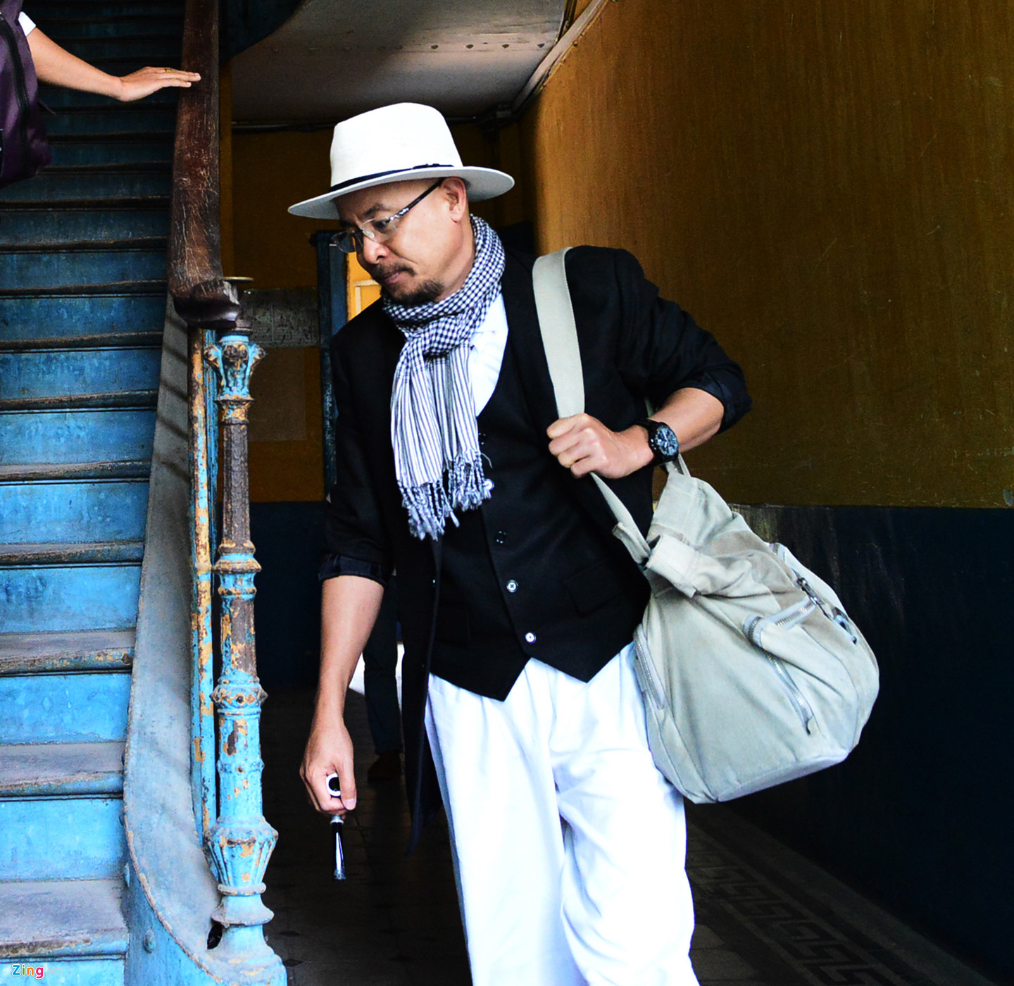 Vợ chồng vua cà phê Trung Nguyên trong vòng vây báo chí tại tòa