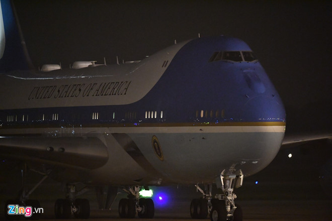 Tổng thống Trump cảm ơn Việt Nam sau khi đặt chân tới Hà Nội