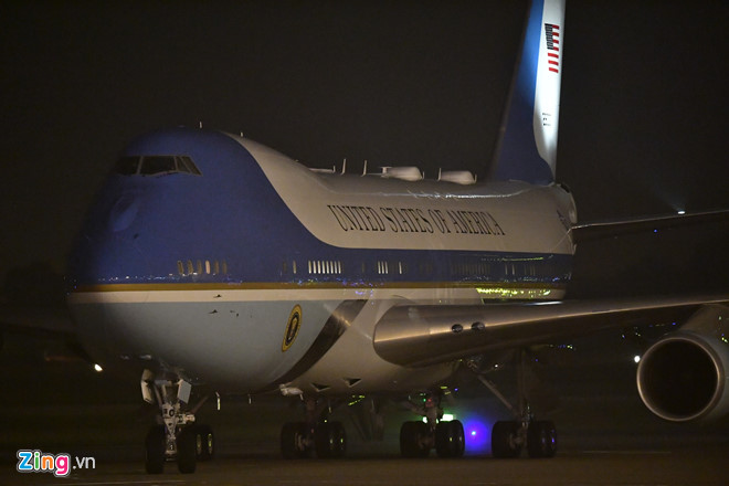 Tổng thống Trump cảm ơn Việt Nam sau khi đặt chân tới Hà Nội