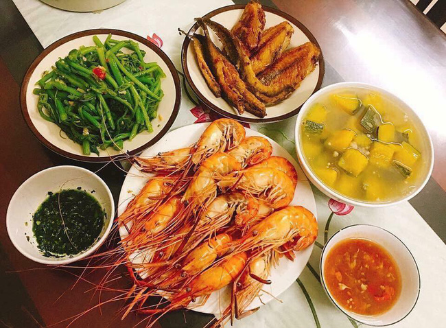 Hớn hở đăng mâm cơm được chồng khen hoàn hảo nhất trên đời, vợ trẻ sốc nặng khi bị chị em chỉ ra sai lầm này...