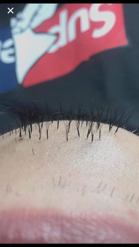 Lôi chồng ra làm chuột bạch để thực hành nối mi, vợ trẻ khiến cư dân mạng cười rũ rượi vì nối luôn bộ râu siêu hài