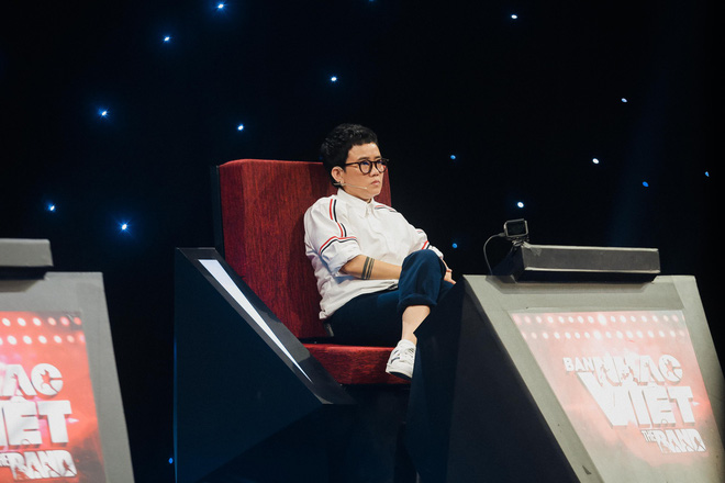 Phương Uyên dằn mặt Mỹ Linh: Khi nào chị nói xong em mới được phán xét