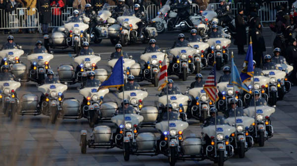 Dàn mô tô siêu độc hộ tống ông Trump khi đến Việt Nam