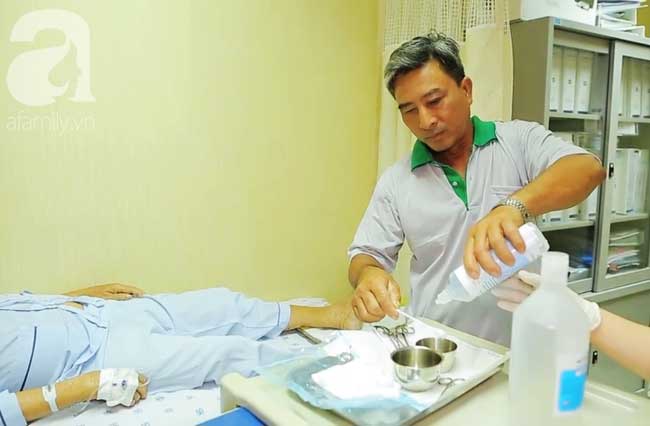 Nghĩ bị nhiễm trùng nặng do mang dép kẹp, đến khi đi khám bệnh người phụ nữ này mới tá hỏa vì mắc phải căn bệnh nguy hiểm