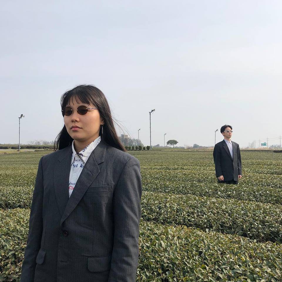 Đôi bạn Hàn Quốc gây sốt với bộ ảnh du lịch cùng chủ tịch: Hot-trend tiếp theo đây rồi!