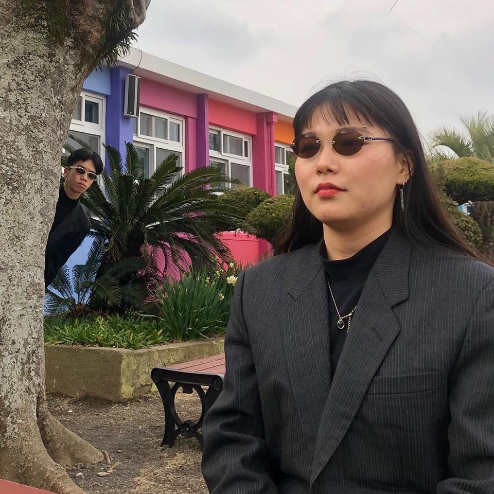 Đôi bạn Hàn Quốc gây sốt với bộ ảnh du lịch cùng chủ tịch: Hot-trend tiếp theo đây rồi!