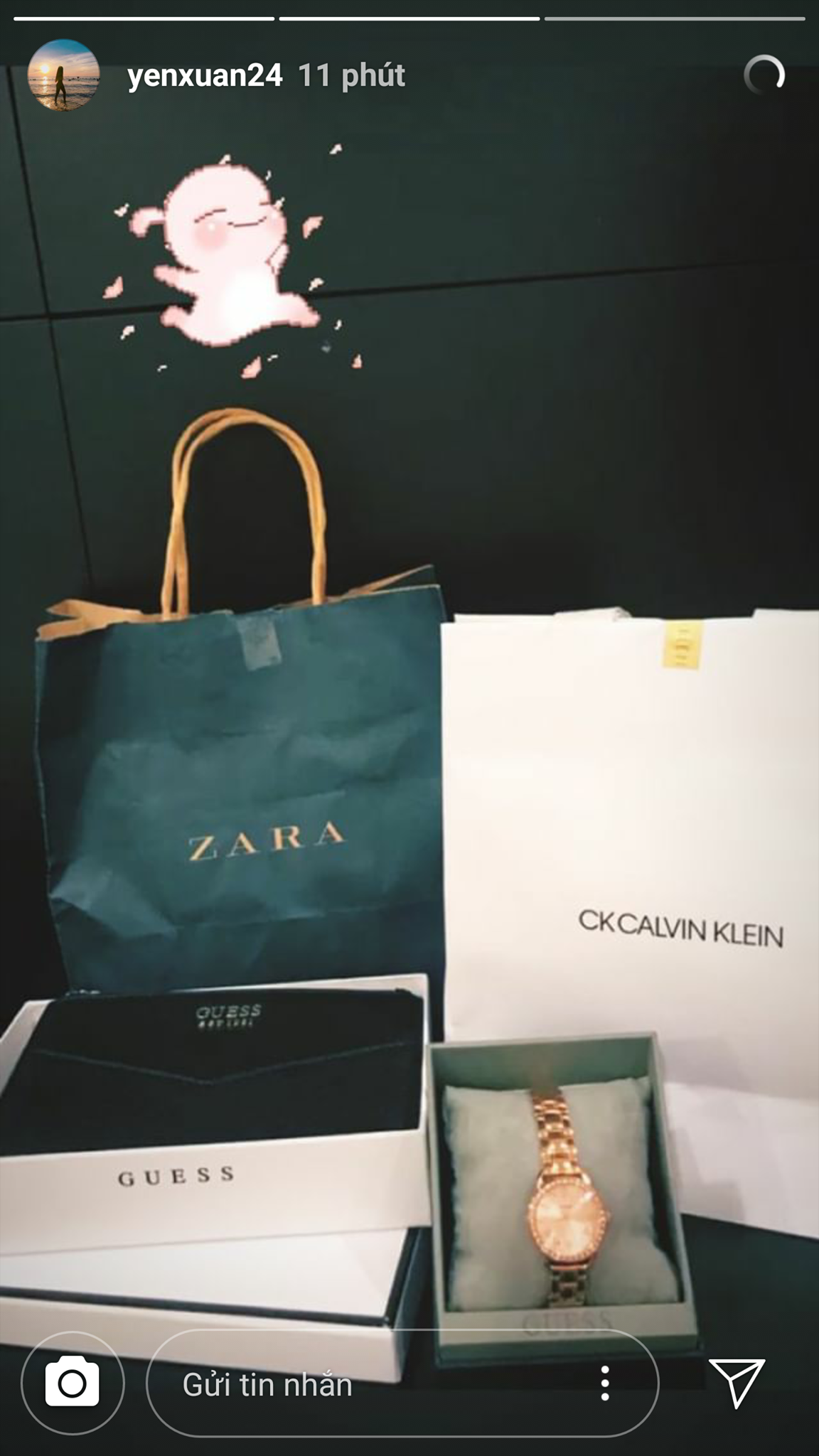 Yến Xuân dạo này ở Thái còn nhiều hơn Việt Nam, chẳng ngại đăng ảnh có bóng Lâm Tây rõ mồn một