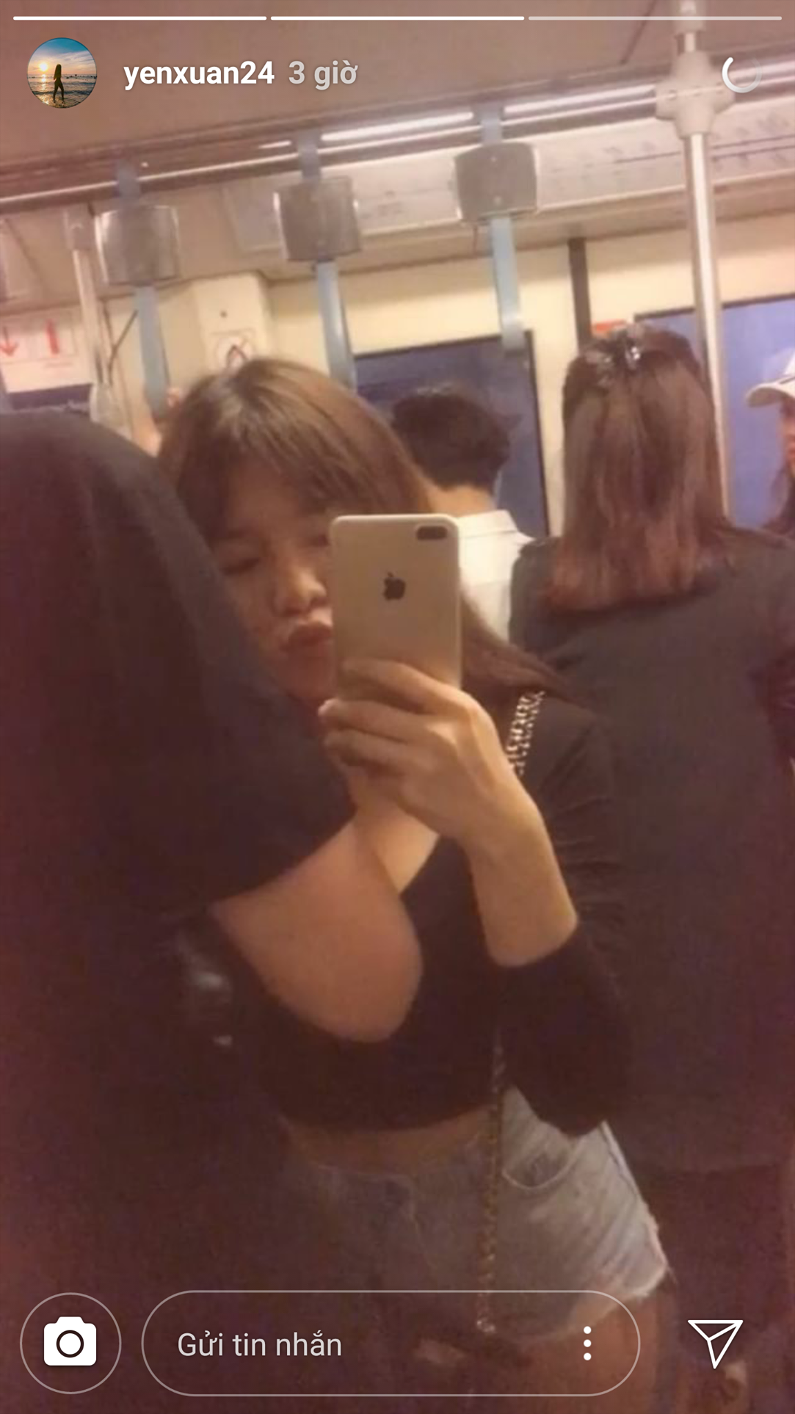 Yến Xuân dạo này ở Thái còn nhiều hơn Việt Nam, chẳng ngại đăng ảnh có bóng Lâm Tây rõ mồn một