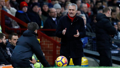 Solskjaer ra mật lệnh gì cho các cậu bé nhặt bóng ở trận hòa Liverpool?
