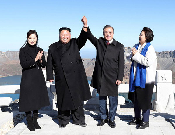 Phu nhân nhà lãnh đạo Kim Jong-un: Người phụ nữ học hỏi phong cách Hoàng gia, làm nên cuộc cách mạng thời trang cho phái đẹp Triều Tiên