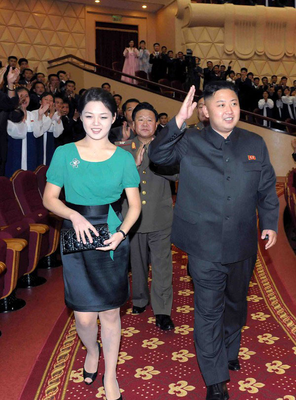 Phu nhân nhà lãnh đạo Kim Jong-un: Người phụ nữ học hỏi phong cách Hoàng gia, làm nên cuộc cách mạng thời trang cho phái đẹp Triều Tiên Phu nhân nhà lãnh đạo Kim Jong-un: Người phụ nữ học hỏi phong cách Hoàng gia, làm nên cuộc cách mạng thời trang cho phái đẹp Triều Tiên