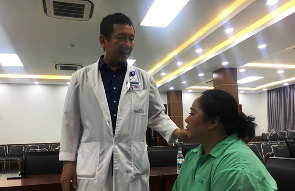 Chiếc xương vịt nằm trong đường thở suốt 10 tháng người phụ nữ Việt