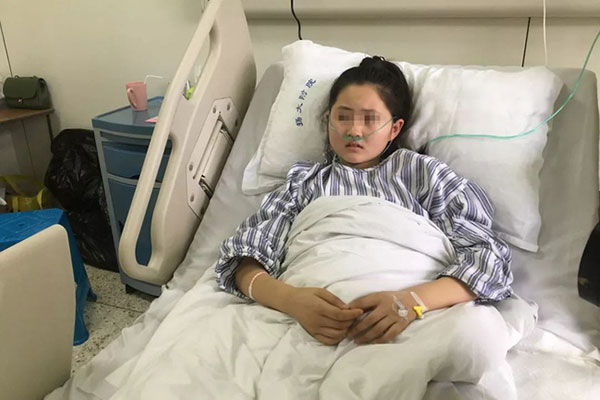 Cô bé 12 tuổi hôn mê bất tỉnh chỉ vì thói quen… nặn mụn mà rất nhiều phụ nữ thường làm