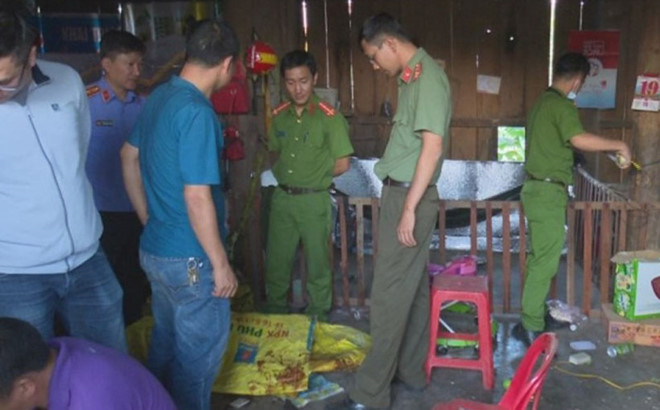 Lấy đũa đục mìn tự chế, bốn người bị thương