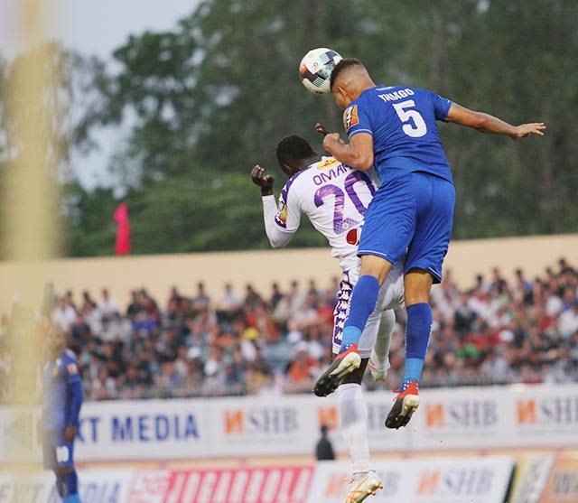 Hoàng Vũ Samson ghi bàn thắng muộn, Hà Nội FC chật vật rời sân Quảng Nam với 1 điểm