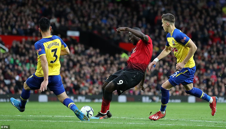 Video: Lukaku lập cú đúp, M.U trở lại top 4