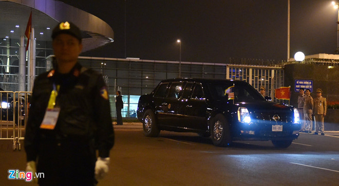 Tổng thống Trump cảm ơn Việt Nam sau khi đặt chân tới Hà Nội