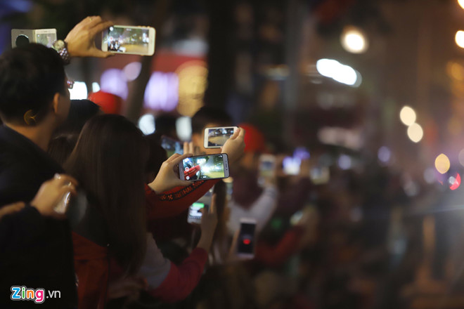 Tổng thống Trump cảm ơn Việt Nam sau khi đặt chân tới Hà Nội