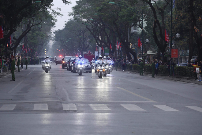 Chủ tịch Kim Jong Un thăm Đại sứ quán Triều Tiên trong ngày đầu tiên đến Hà Nội