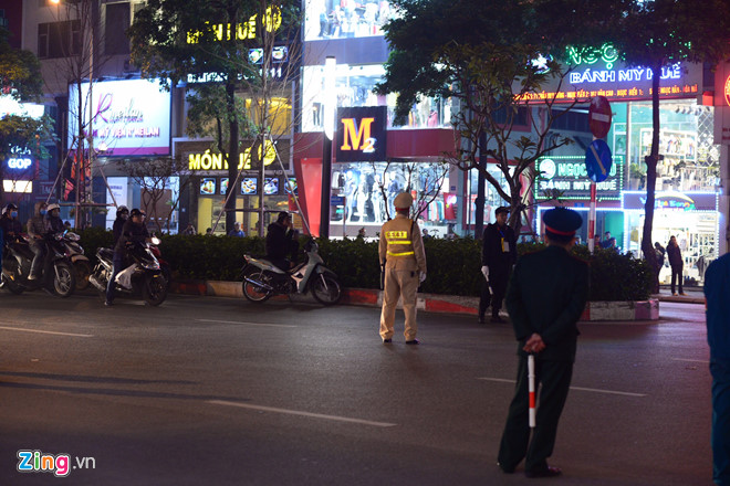 Tổng thống Trump cảm ơn Việt Nam sau khi đặt chân tới Hà Nội