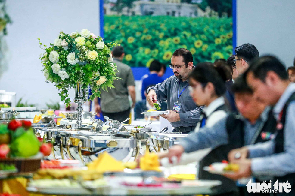 Việt Nam mở đại yến 40 món đãi 3.500 nhà báo
