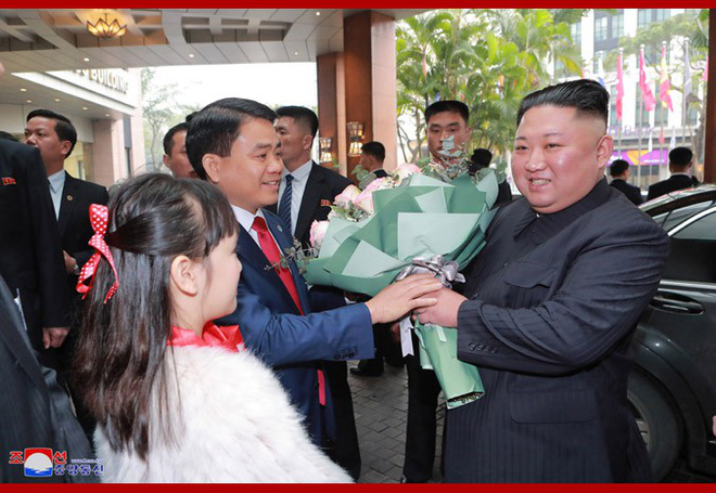 Ngay khi đặt chân đến Hà Nội, ông Kim Jong Un đã nghe báo cáo về hội nghị thượng đỉnh Mỹ Triều lần 2