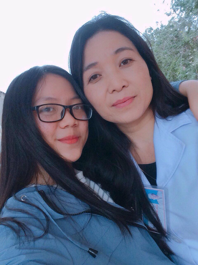 Đăng ảnh mẹ ngất trên sàn bệnh viện, cô gái tiết lộ chuyện ít biết về các bác sĩ khoa sản