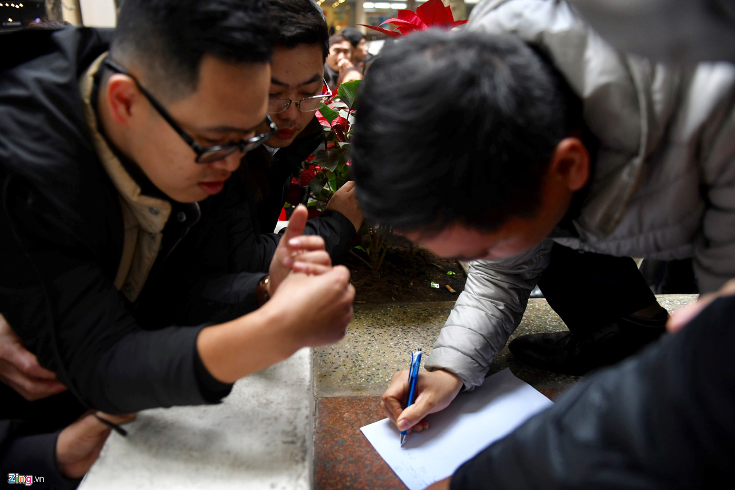 Chen chân mua đồng xu kỷ niệm thượng đỉnh Mỹ - Triều