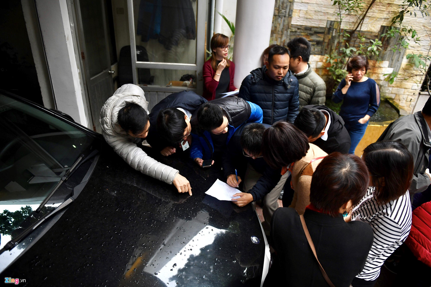 Chen chân mua đồng xu kỷ niệm thượng đỉnh Mỹ - Triều