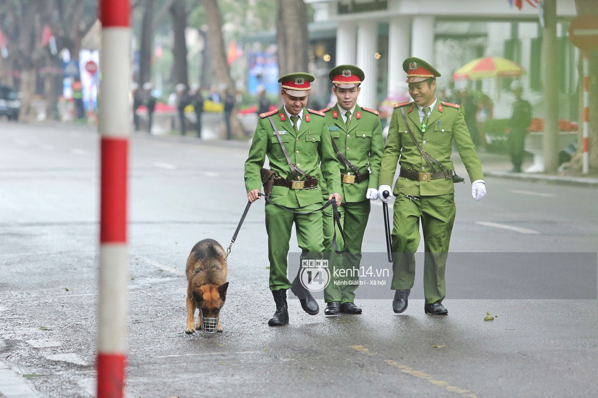 Ngày đầu thượng đỉnh Mỹ - Triều: An ninh thắt chặt tại khách sạn Metropole, người dân lân cận phải xuất trình CMT để được vào nhà